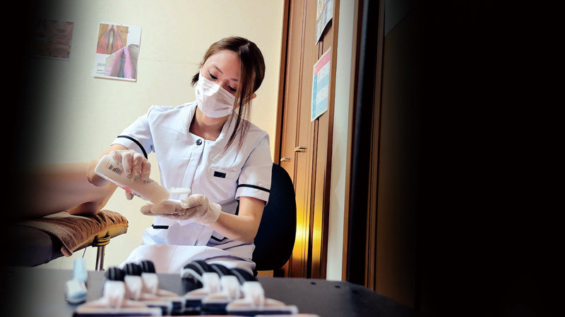 「【巨乳痴女】様々な職業のセクシー美女が誘惑する濃厚中出しプレイ動画集」のサムネイル