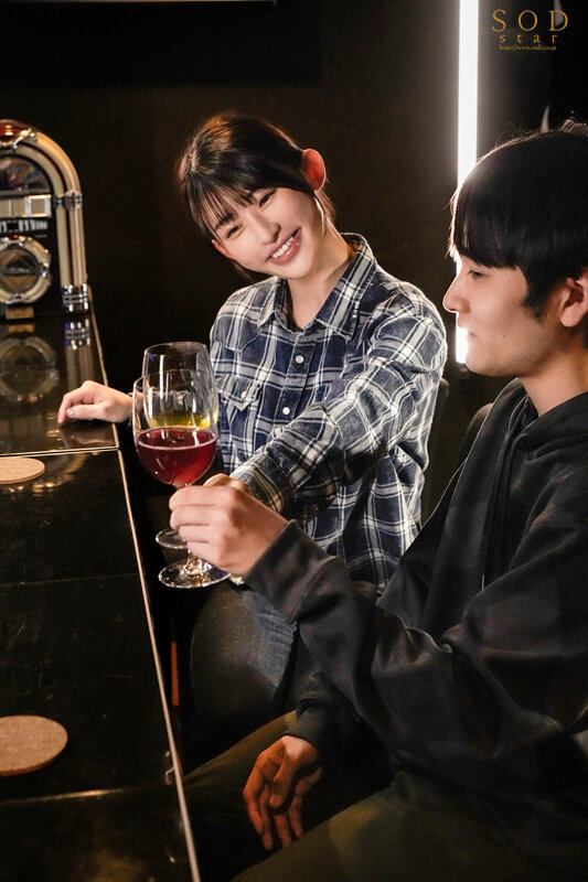 「宮島めい 巨乳人妻が若い男と禁断の中出し不倫NTR 隠れエロボディのパート主婦が寝取られる」のサンプル画像5枚目