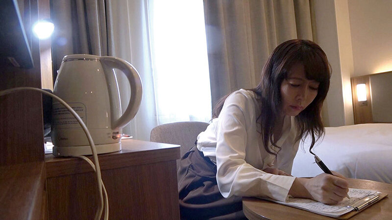 「【素人熟女】四十路人妻が面接でハメ撮り初体験！緊張する主婦の本気映像」のサムネイル