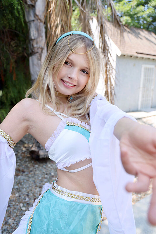 「白人女優が体操着・浴衣コスプレで3P撮影会!軟体プレイと身長差カップルの濃厚シーン」のサンプル画像4枚目