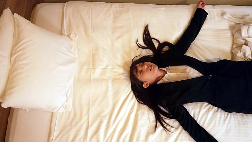 「【素人OL】ビジネスホテルで美乳お姉さんの無防備オナニーを盗撮風撮影【自慰行為】」のサムネイル