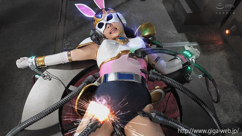 「美澄玲衣が女戦士ホワイトバニーに変身！サイバー戦隊で繰り広げる実験シーンが話題の特撮作品」のサンプル画像8枚目