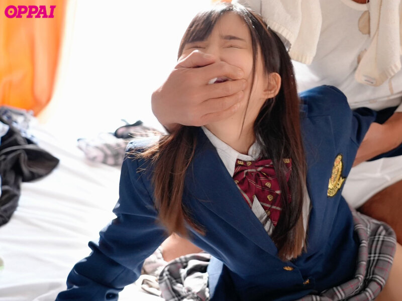 「楪カレン 女子校生が隣人に寝取られ中出し!パイズリご奉仕で辱められる濃密NTRドラマ」のサンプル画像3枚目