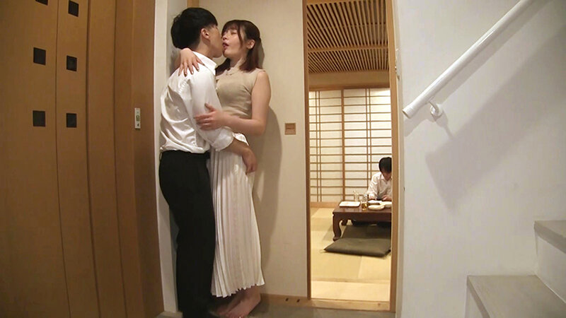 「水端あさみ・柏木こなつら人妻4人の不倫セックス!巨乳長身妻たちの禁断プレイ」のサンプル画像16枚目