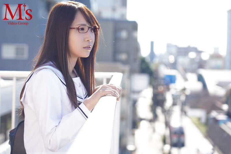 「五十嵐清華が中出し・潮吹き・イラマチオで乱れる！無気力美少女の本気セックス」のサムネイル