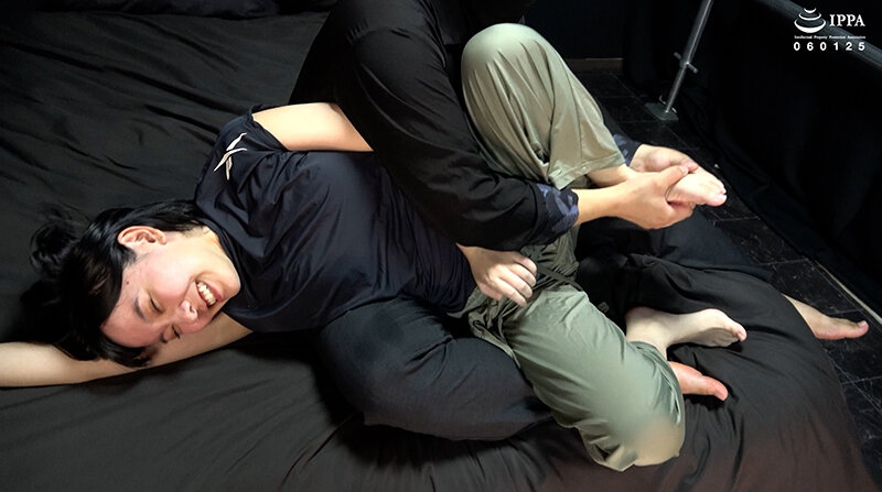 「加護まりのくすぐりプレイ動画|じゃんけんゲームで悶絶する可愛い反応が話題のグラビア作品」のサンプル画像10枚目