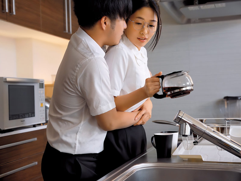 「川上奈々美の騎乗位が凄すぎる!三十路熟女OLに惚れられて逃げられない痴女プレイ」のサンプル画像2枚目