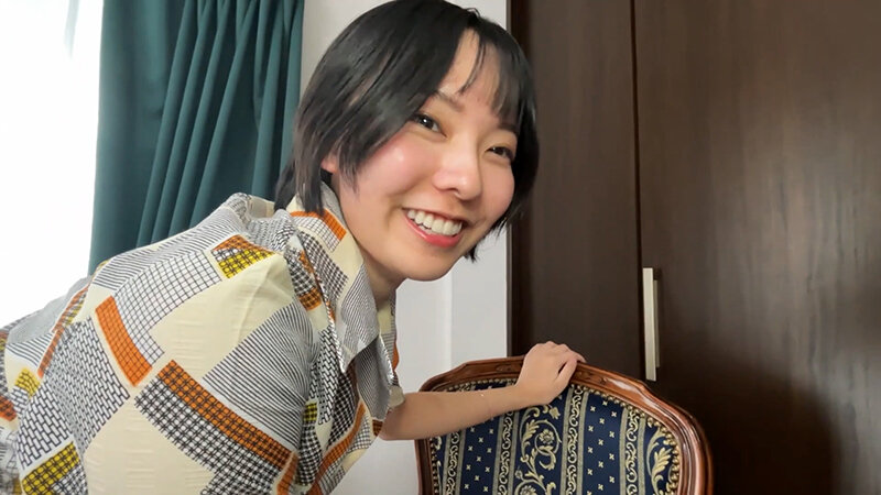 「【素人ナンパ】美人お姉さんコーヒースタンド店員まりちゃんに街角で声かけ恥じらいアナル観察」のサンプル画像3枚目