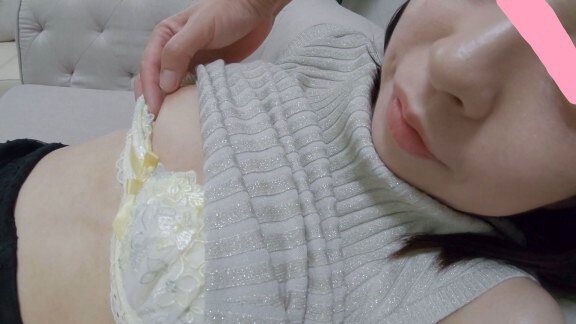 「【素人】渋谷在住まいちゃんに電マ＆くすぐり責め！恥ずかしい姿でアクメ我慢チャレンジ」のサンプル画像5枚目