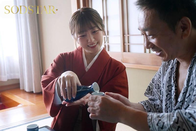 「青空ひかり｜温泉宿の美人若女将が男性客を誘惑する寝取りドラマ【人気女優】」のサムネイル