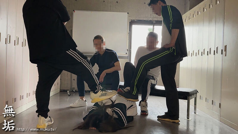 「雲母そら 保健室イジメられっ子JKに3P輪姦イラマチオ&顔射中出しで躾ける過激プレイ」のサンプル画像5枚目