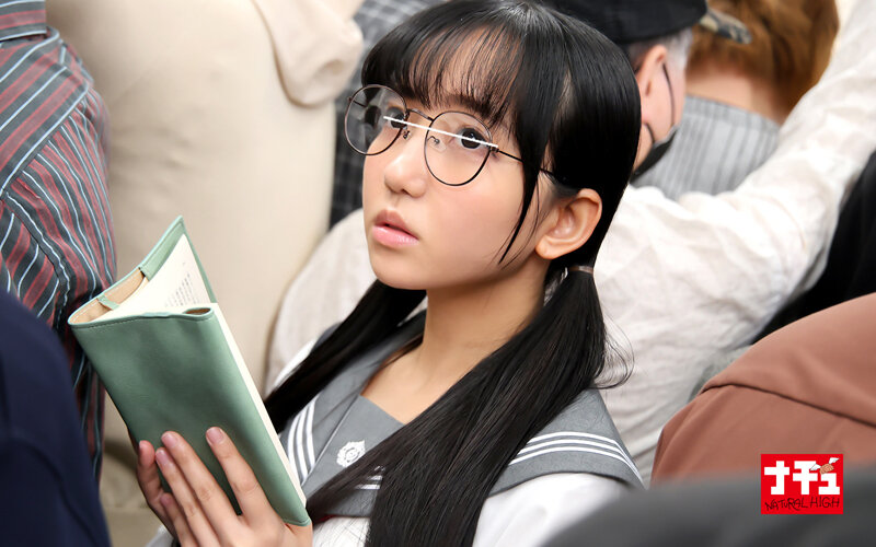 「メガネ女子校生の濃厚ベロキス&恥じらいお漏らし!小柄な制服美少女が何度もイカされる対面羞恥プレイ」のサンプル画像2枚目