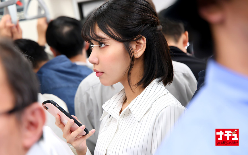 「【素人OL】対面羞恥で何度も絶頂する肉厚唇美女の濃厚ベロキス痴〇プレイが激エロすぎる」のサムネイル