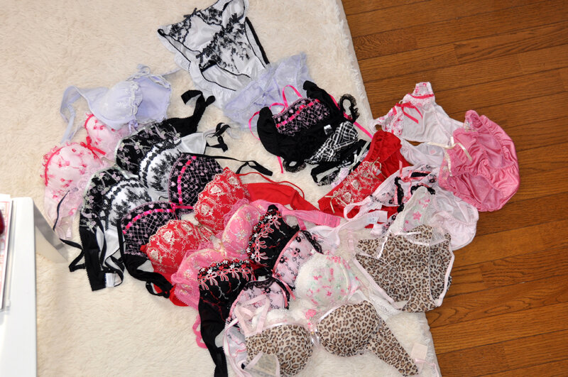 「【素人盗撮】本物女性宅侵入ボディカメラで下着物色体験!リアル潜入フェチ映像第2弾」のサンプル画像11枚目