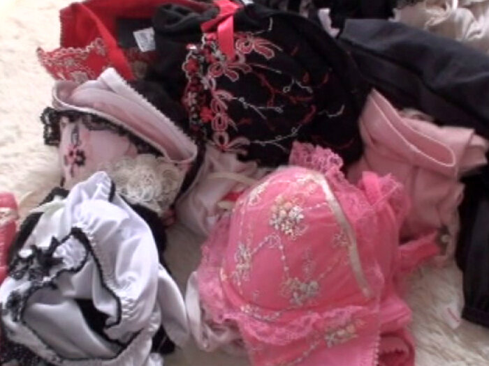 「【素人盗撮】本物女性宅侵入ボディカメラで下着物色体験!リアル潜入フェチ映像第2弾」のサンプル画像2枚目