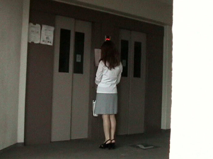 「【素人盗撮】本物女性宅侵入ボディカメラで下着物色体験!リアル潜入フェチ映像第2弾」のサンプル画像5枚目