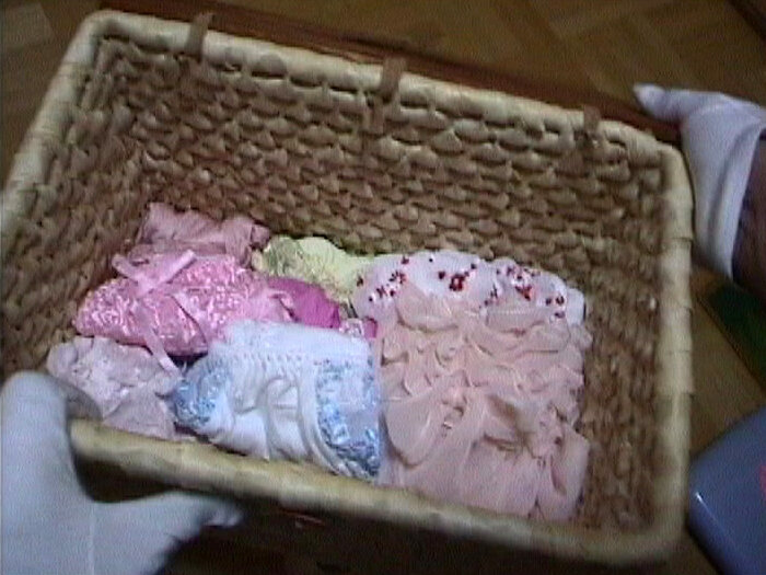 「【素人盗撮】本物女性宅侵入ボディカメラで下着物色体験!リアル潜入フェチ映像第2弾」のサンプル画像6枚目