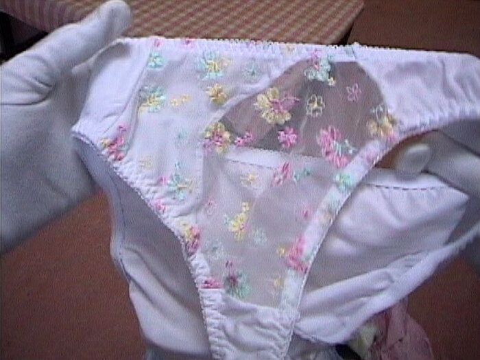 「【素人盗撮】本物女性宅侵入ボディカメラで下着物色体験!リアル潜入フェチ映像第2弾」のサンプル画像8枚目