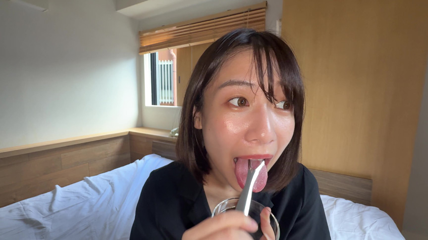 「【湊波流】舌ブラシで舌苔採取する個人撮影フェチ動画|唾液・口腔マニア必見」のサンプル画像10枚目