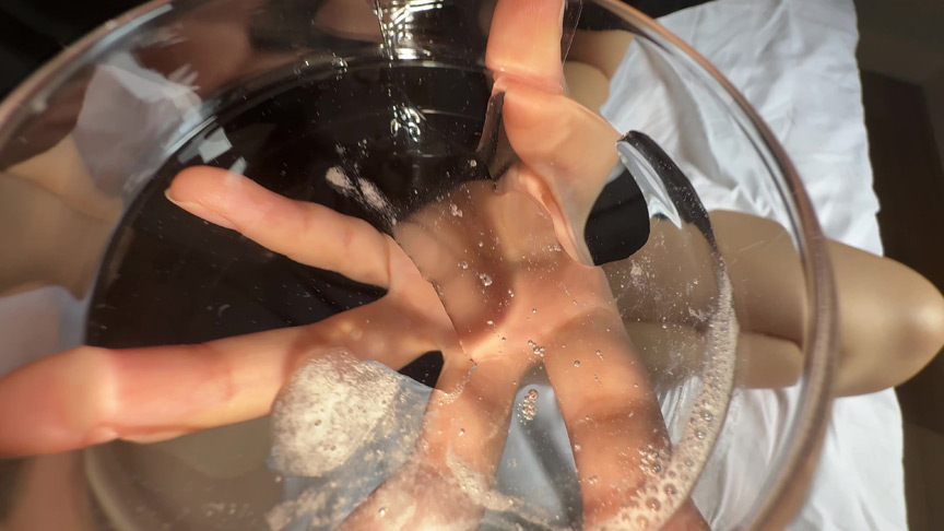 「【湊波流】舌ブラシで舌苔採取する個人撮影フェチ動画|唾液・口腔マニア必見」のサンプル画像15枚目