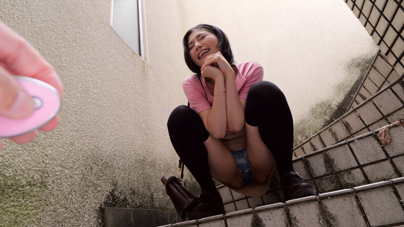 「真野祈の美乳が揺れる野外露出デート！羞恥プレイから中出しハメ撮りまで完全収録」のサムネイル