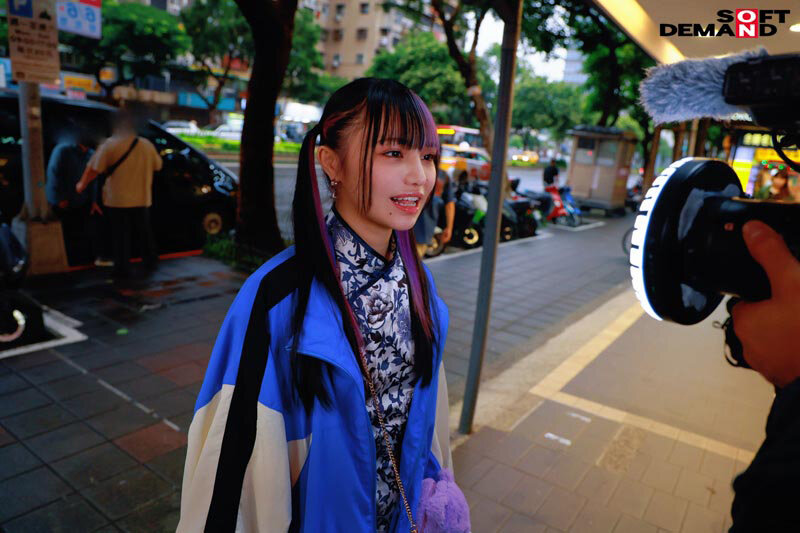 「【齋齋いつき】12時間カメラ目線チャレンジで即ハメイタズラ!人気アイドル女優の挑戦動画」のサンプル画像13枚目