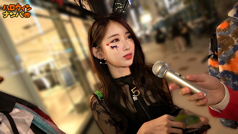 「【夏海】スレンダー美尻コスプレギャルが乱交で中出し&顔射されるハロウィンナンパ」のサンプル画像2枚目