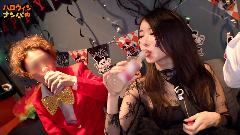 「【夏海】スレンダー美尻コスプレギャルが乱交で中出し&顔射されるハロウィンナンパ」のサンプル画像3枚目