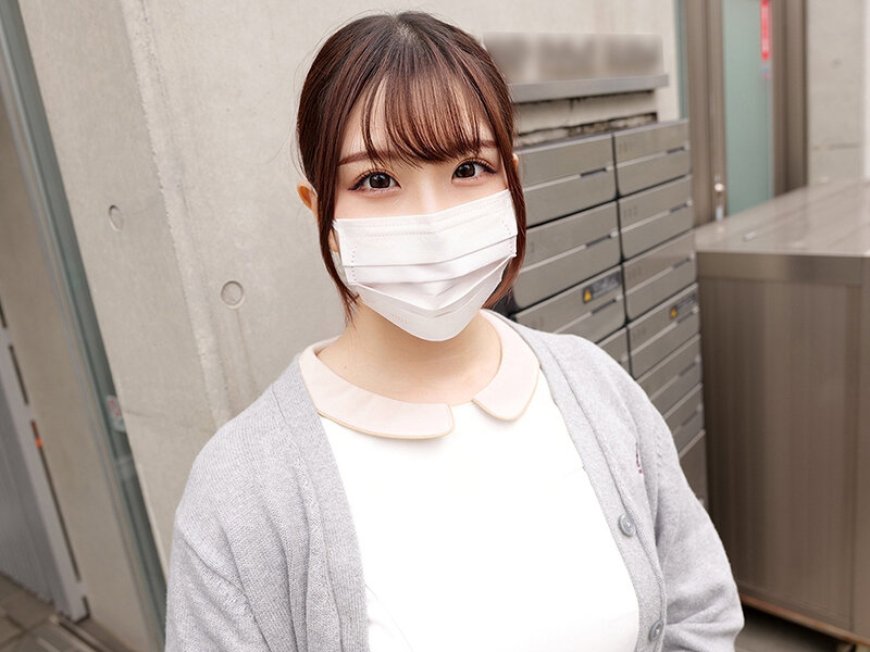 「【素人】マスク美女の歯科衛生士が童貞君にベロキス＆中出し筆おろし！ナース系美女の濃厚プレイ」のサンプル画像6枚目