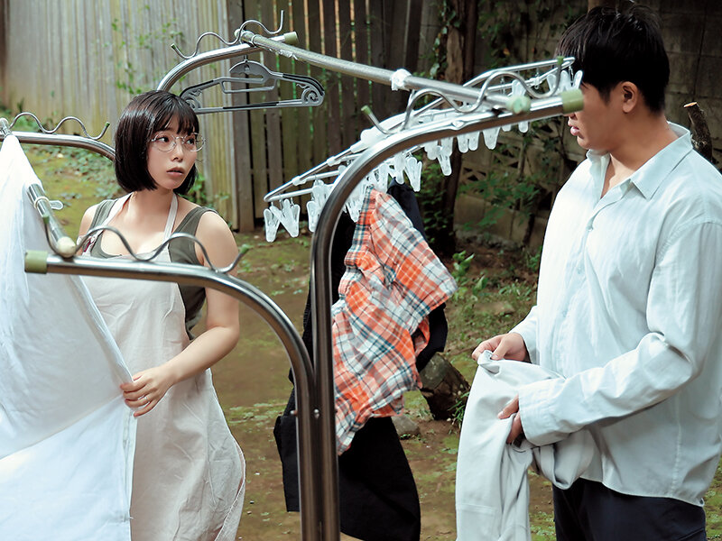 「【九井スナオ】眼鏡美人の巨乳人妻と禁断の中出しNTR！濃厚キス＆パイズリで堕ちる下宿生活」のサンプル画像3枚目