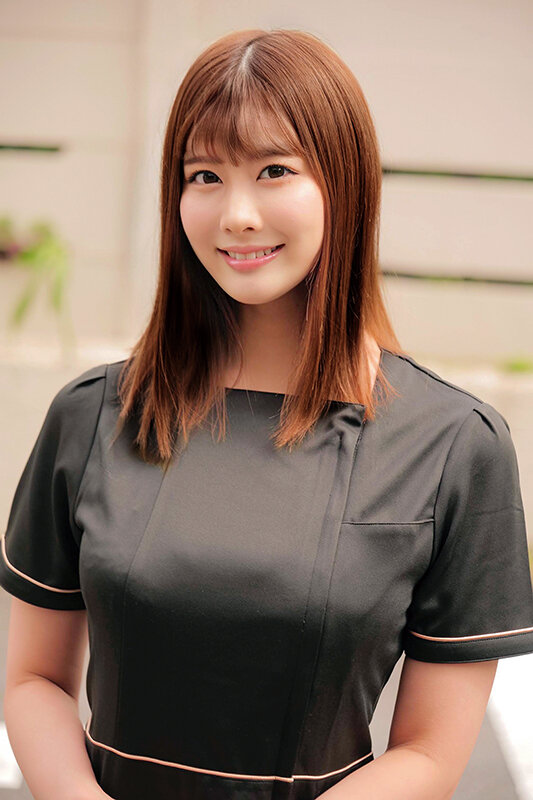 「【素人】巨乳美容部員が童貞君に濃厚キス指導！騎乗位で筆おろし中出しSEX」のサムネイル