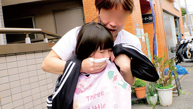 「【素人】スレンダー巨乳の美少女保育士さんと中出し性交|職業コスプレ好き必見の激カワお姉さん」のサンプル画像2枚目