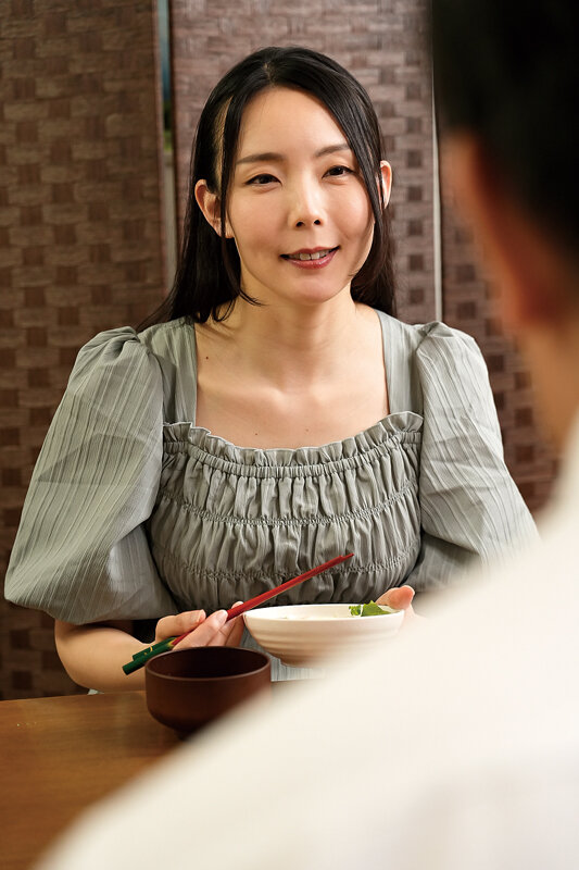 「【盛永いろは】巨乳人妻が隣人に寝取られる不倫セックス!パイパンM女へ中出しフェラ」のサンプル画像9枚目