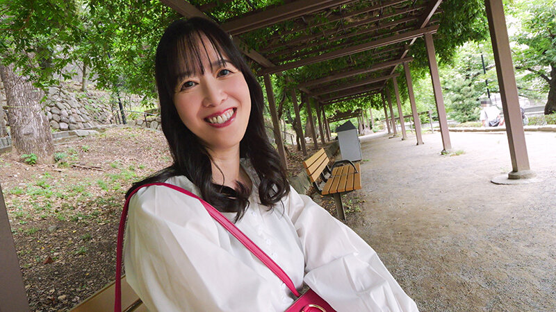 「【人妻熟女】巨乳の元バレリーナ美人妻が不倫ハメ撮りで中出しされる濃密セックス」のサンプル画像3枚目