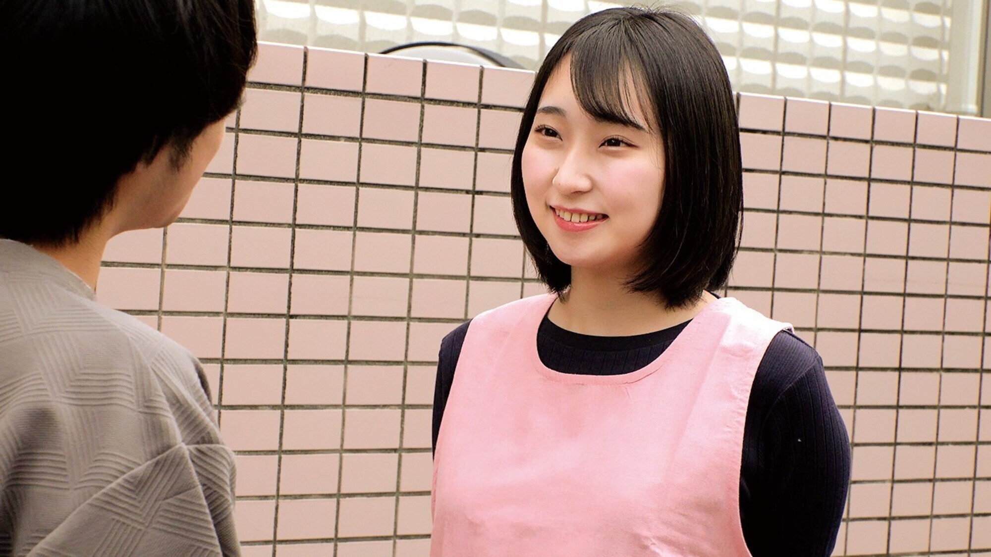 「現役保育士さんが童貞君に母性溢れるご奉仕フェラ＆ふんわりおっぱいでの授乳手コキ！裸エプロン姿で生チン挿入で筆おろしセックス！何度も気持ちよくしてくれる天使にたっぷり連続中出し！！」のサムネイル