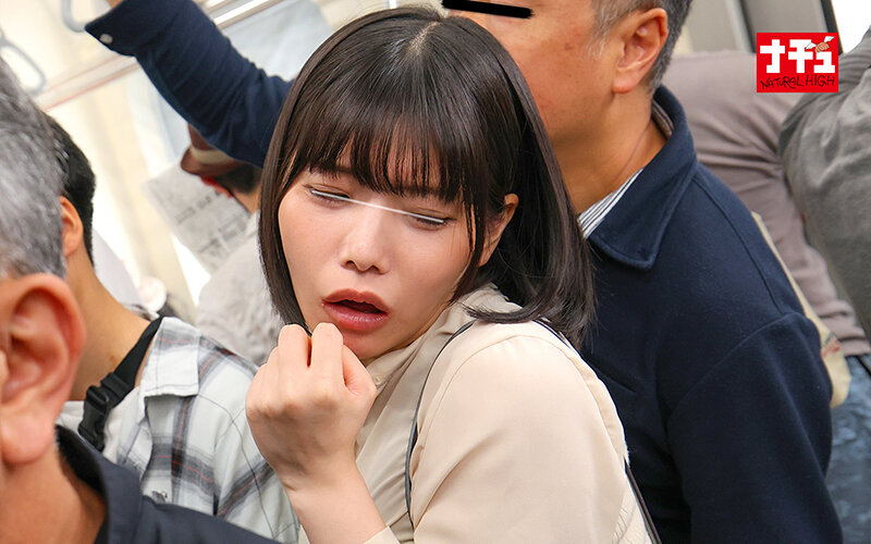 「【巨乳巨尻美女】彼氏の横で声我慢!恥じらいパイズリ&顔射で隠れエロ顔連発するM女」のサンプル画像4枚目