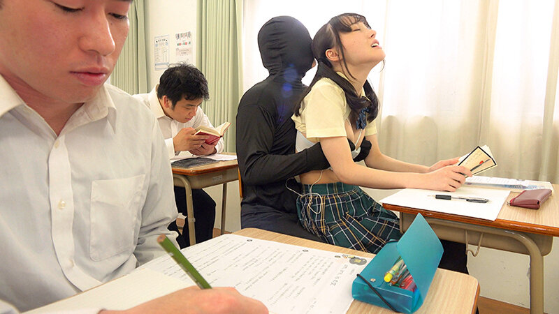 「甘井くるみ・白石もも他 制服女子校生の敏感巨乳美乳をフェラ責め 美少女たちの恥じらい絶頂」のサンプル画像2枚目