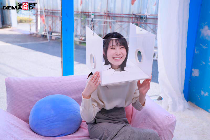 「【素人ナンパ】ウブな美少女女子大生がフリーズチャレンジで恥ずかしいイタズラに耐える姿が可愛すぎる」のサンプル画像11枚目