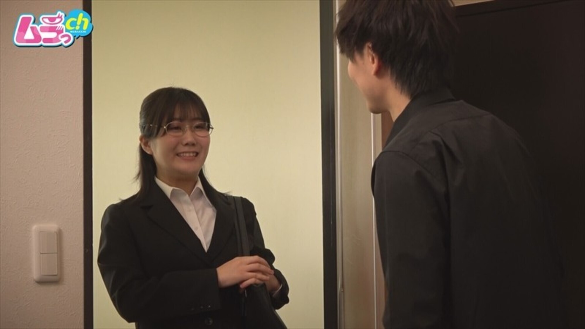 「ホテル部屋REC 「マネージャーになるには身体が資本！」推しのアイドルマネージャーになりたいNNT（無い内定）就活生の弱みに付け込み、中出し発射でマ●コの奥までじっくり身体検査！」のサムネイル
