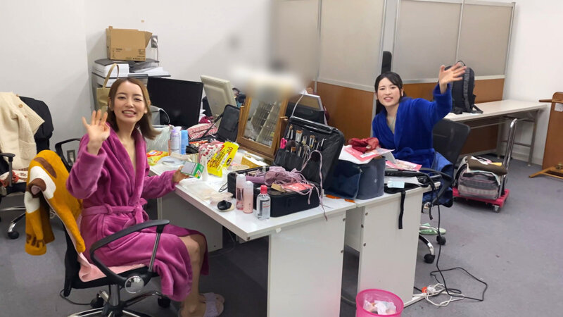 「紗々原ゆり×美咲かんな 熟女レズビアン野外露出で魅せる濃厚キスとオーガズム」のサンプル画像20枚目