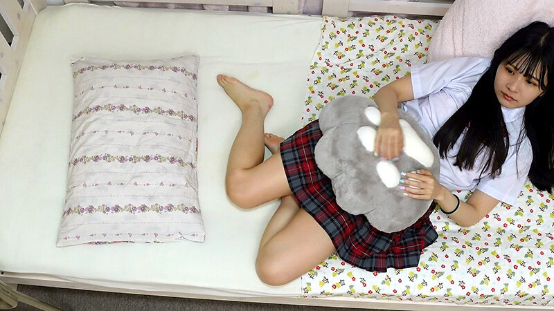 「素人女子校生の覚えたてオナニー盗撮映像|美乳JKの恥じらい指マン一人エッチ」のサンプル画像8枚目