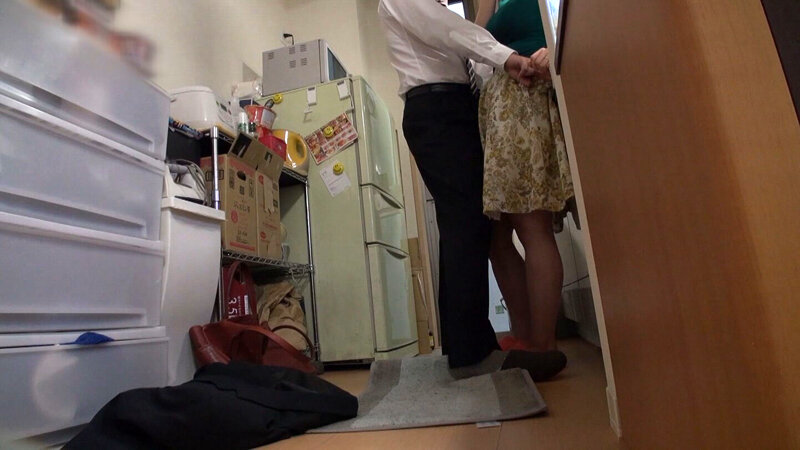 「【星野ひびき】巨乳人妻が寝取られる不倫検証!中出しされる巨尻妻の浮気盗撮映像」のサンプル画像3枚目