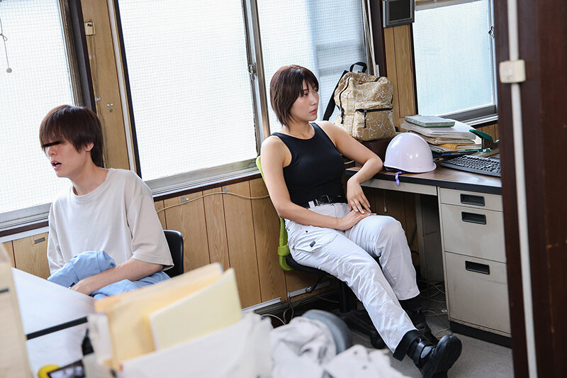 「【巨乳女上司】高身長工場長が部下に中出し3Pでご奉仕!男勝りな長身美女の濃厚プレイ」のサンプル画像6枚目