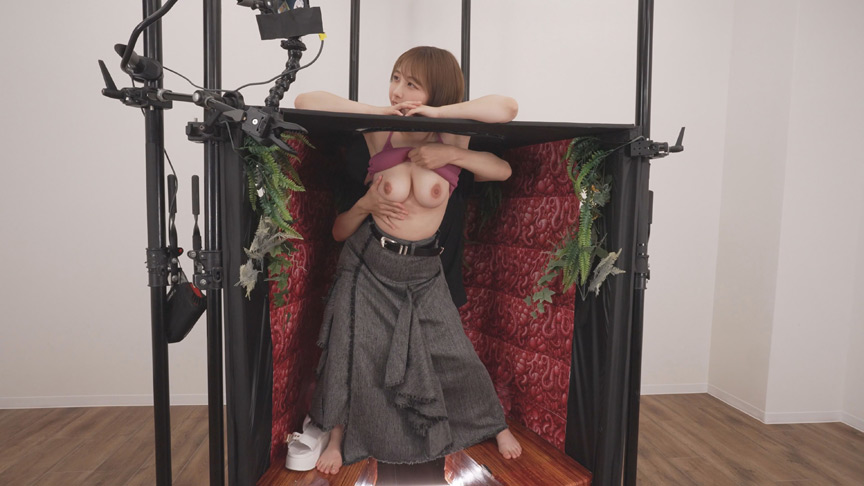 「【さゆり】箱の中で感覚遮断×電話チャレンジ！好き勝手触られて我慢できずに絶頂【羞恥プレイ】」のサンプル画像2枚目