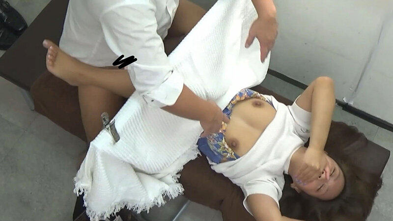 「【素人人妻】美乳パイパン妻が悪徳医師に電マ責め&中出しされる衝撃ドキュメント20人」のサンプル画像9枚目