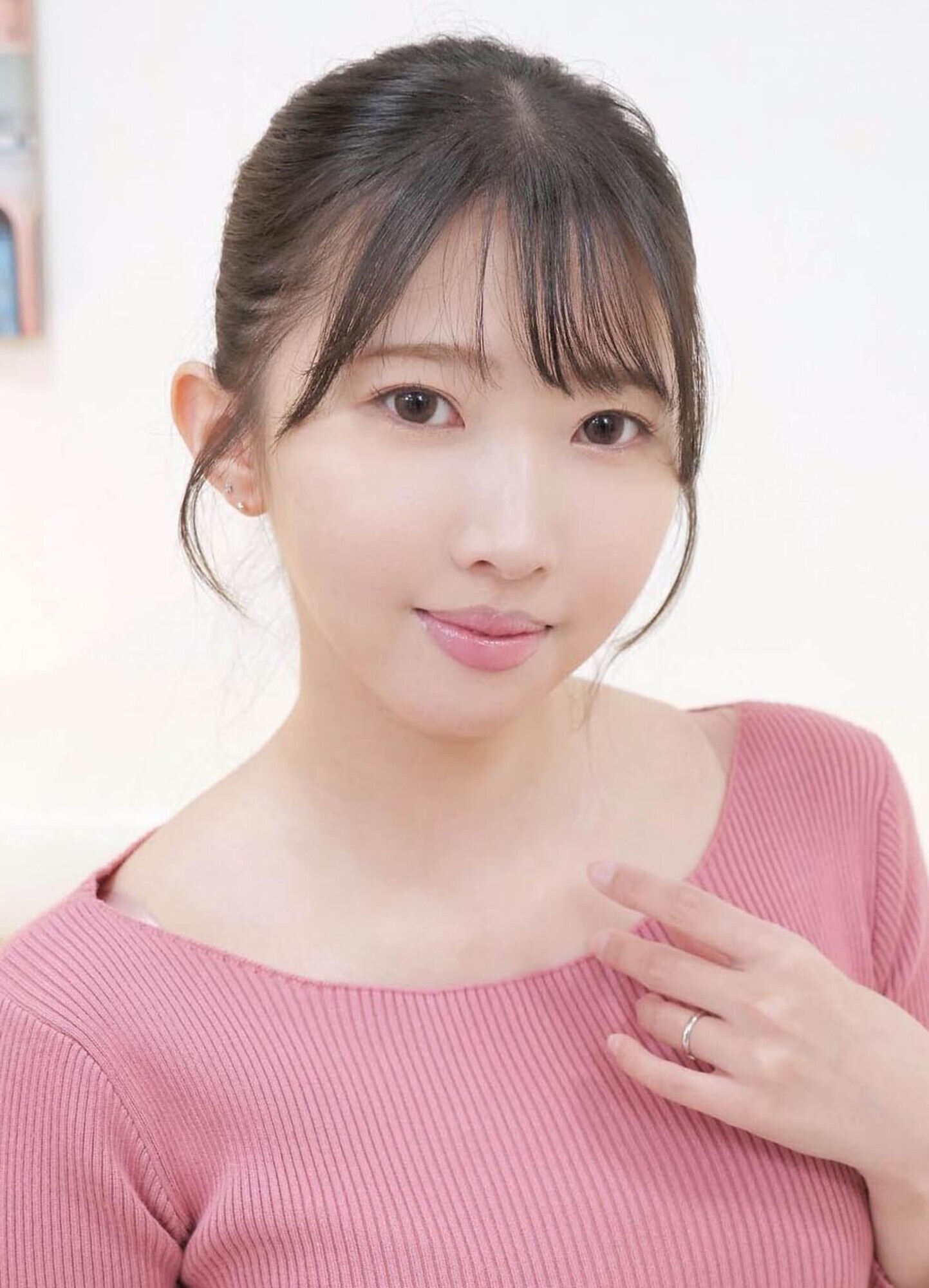 「素人奥様ナンパ 童貞君の包茎チ○ポむいて●ってあげてもらえませんか？ 4 久しぶりに見るギンギンチ○ポに発情！優しく筆おろしセックスしてくれました！」のサムネイル