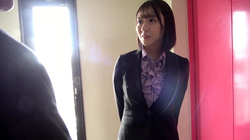 「梓まりの 競泳水着NTR 美脚美女がパイズリ＆潮吹きで何度もイカされる濃厚不倫SEX」のサムネイル