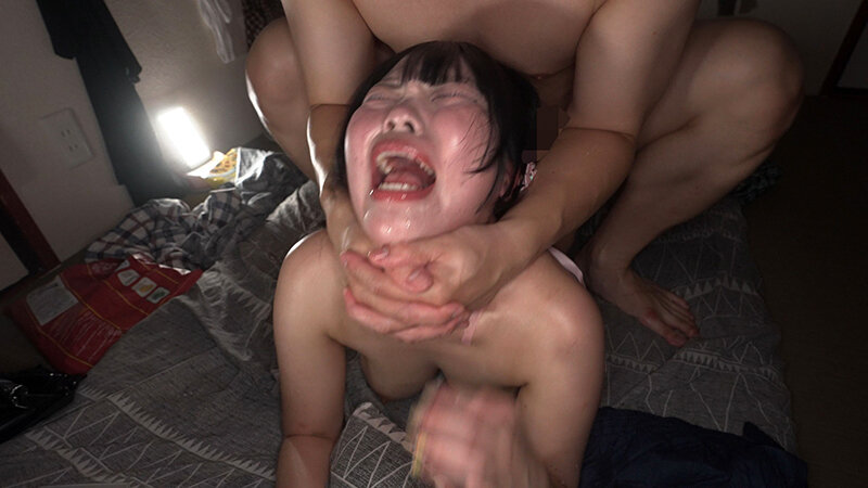 「すずめゆら 制服女子校生が激しい潮吹き責めで恥ずかしい辱めプレイに悶える」のサンプル画像15枚目