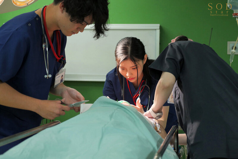 「巨乳女医・神木麗が患者に中出しされる禁断の院内プレイ|衝撃の展開」のサンプル画像2枚目