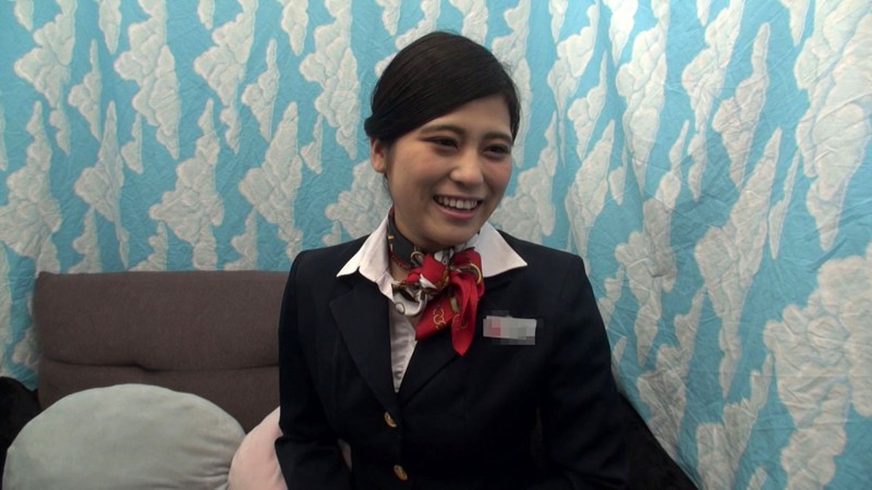 「【素人CA】空港でナンパした美人スチュワーデスと制服のまま中出し性処理サポート」のサンプル画像5枚目